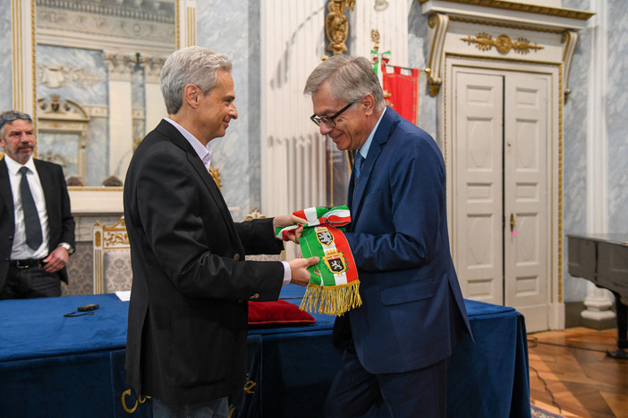 Passaggio di consegne tra Gianni Nuti (sn) e Raffaele Rocco Passaggio di consegne tra Gianni Nuti (sn) e Raffaele Rocco