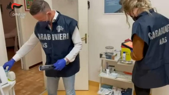 Controlli a tappeto nella sanità valdostana: denunce e sospensioni dopo le ispezioni del N.A.S.