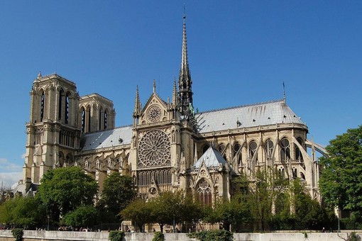 Entre pierres et paroles : le récit de Notre-Dame de Paris