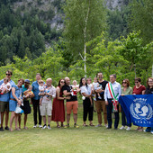 Courmayeur celebra i sei nuovi nati del 2025: tra Pigotte Unicef, ciliegi piantati e comunità che cresce ai piedi del Monte Bianco Courmayeur celebra i sei nuovi nati del 2025: tra Pigotte Unicef, ciliegi piantati e comunità che cresce ai piedi del Monte Bianco