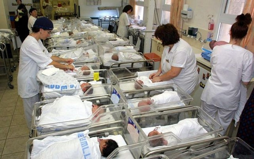 Mariam Nabatanzi, 44 figli, è la donna più fertile al mondo Mariam Nabatanzi, 44 figli, è la donna più fertile al mondo