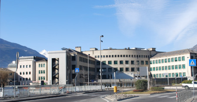 Un silenzio improvviso al Parini: è morto Gianluca Iob il chirurgo che in qurantena per covid ha lasciato l'isolamente per operare d'urgenza una donna Un silenzio improvviso al Parini: è morto Gianluca Iob il chirurgo che in qurantena per covid ha lasciato l'isolamente per operare d'urgenza una donna