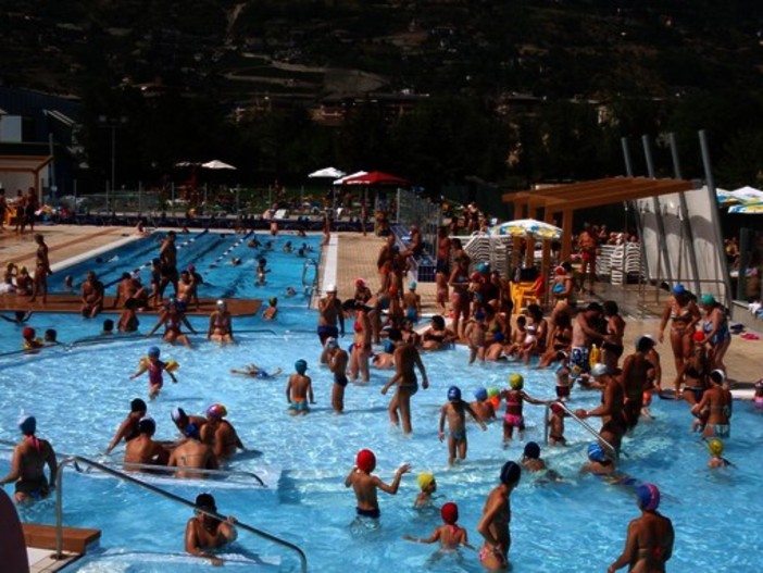 Morto per annegamento bimbo nella piscina di Aosta Morto per annegamento bimbo nella piscina di Aosta
