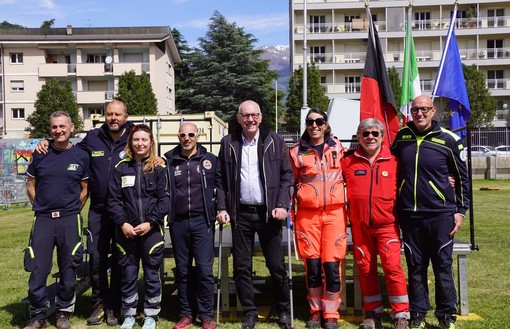 Il direttivo neo eletto con il presidente della Regione, Renzo Testolin Il direttivo neo eletto con il presidente della Regione, Renzo Testolin