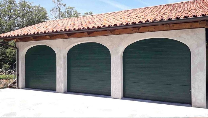Porte sezionali per garage: isolamento e comfort contro il freddo