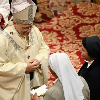 Il Papa: i consacrati, fermento di pace anche dove tuonano le armi