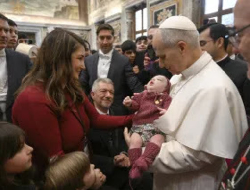 Il Papa: "Progetti concreti di prevenzione e formazione per fermare i femminicidi"