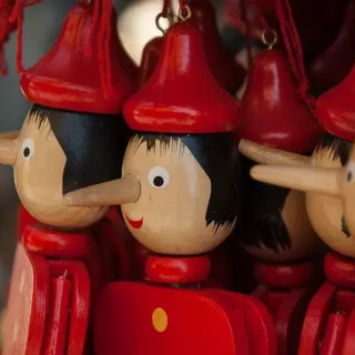 Quando la bugia è diventata mestiere