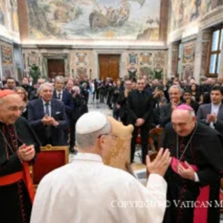 Leone XIV parla ai superiori maggiori della Compagnia di Gesù  (@Vatican Media)