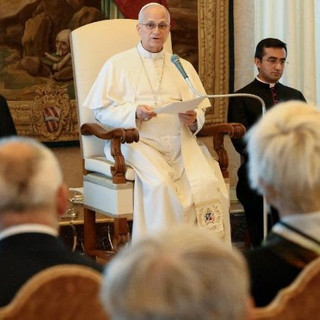 Leone XIV: «Mai delegare all’intelligenza artificiale la decisione di togliere una vita umana» Leone XIV: «Mai delegare all’intelligenza artificiale la decisione di togliere una vita umana»