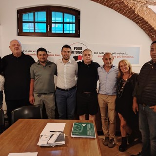 Sezione Aosta - Da sinistra a destra Monica Schiavello Consigliere sezione Aosta, Aldo Di Marco Segretario politico, Francesco Macrì Consigliere sezione Aosta, Marco Carrel Presidente, Bonifacio Di Pietrantonio Coordinatore sezione Aosta, Giorgio Giovinazzo Consigliere comunale di Aosta, Federica Sagaria Vicecoordinatrice sezione Aosta, Hicham Fannan Consigliere sezione Aosta