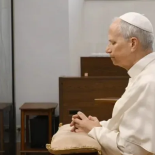 Il cordoglio del Papa per le vittime dell’incendio in Svizzera