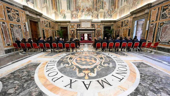 Il Papa: la compassione rischia di scomparire, l'apatia seria sfida di questo tempo