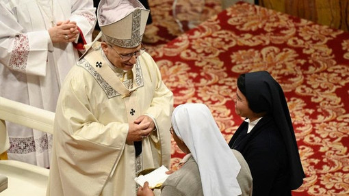 Il Papa: i consacrati, fermento di pace anche dove tuonano le armi