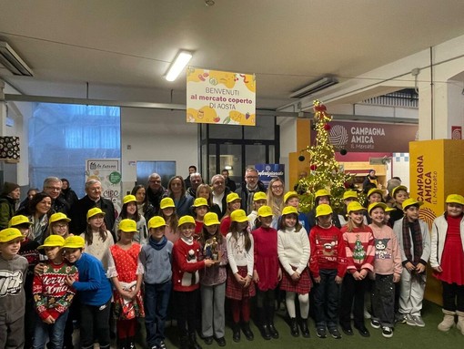 Nel cuore del mercato, un presepe che parla al presente Nel cuore del mercato, un presepe che parla al presente