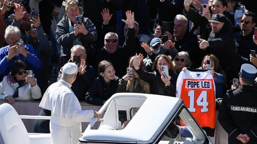 Laici e sacerdoti, uniti nella missione: il Papa richiama la Chiesa a essere testimone credibile