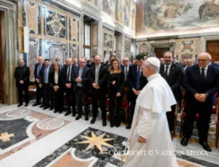 Il Papa ai consulenti del lavoro: Tutela della dignità della persona, mediazione e promozione della sicurezza Il Papa ai consulenti del lavoro: Tutela della dignità della persona, mediazione e promozione della sicurezza