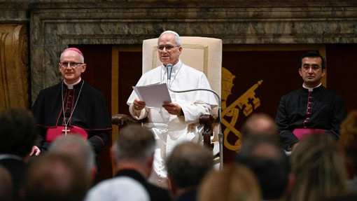 Il Papa: «L’intelligenza artificiale non deve sminuire l’umanità» Il Papa: «L’intelligenza artificiale non deve sminuire l’umanità»