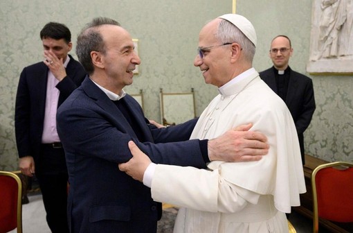 Leone XIV incontra l’attore Benigni: “Bello, il tuo Pietro parla d'amore”
