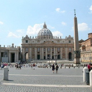 Leone XIV firma la nuova Legge fondamentale del Vaticano: cambia la “Costituzione” dello Stato e si rafforza la riforma del governo