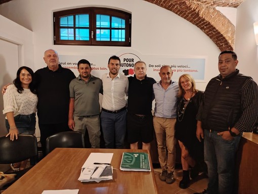 Sezione Aosta - Da sinistra a destra Monica Schiavello Consigliere sezione Aosta, Aldo Di Marco Segretario politico, Francesco Macrì Consigliere sezione Aosta, Marco Carrel Presidente, Bonifacio Di Pietrantonio Coordinatore sezione Aosta, Giorgio Giovinazzo Consigliere comunale di Aosta, Federica Sagaria Vicecoordinatrice sezione Aosta, Hicham Fannan Consigliere sezione Aosta Sezione Aosta - Da sinistra a destra Monica Schiavello Consigliere sezione Aosta, Aldo Di Marco Segretario politico, Francesco Macrì Consigliere sezione Aosta, Marco Carrel Presidente, Bonifacio Di Pietrantonio Coordinatore sezione Aosta, Giorgio Giovinazzo Consigliere comunale di Aosta, Federica Sagaria Vicecoordinatrice sezione Aosta, Hicham Fannan Consigliere sezione Aosta