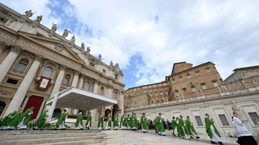 Il Papa: no a indifferenza o discriminazione per le barche in cerca di un porto sicuro Il Papa: no a indifferenza o discriminazione per le barche in cerca di un porto sicuro