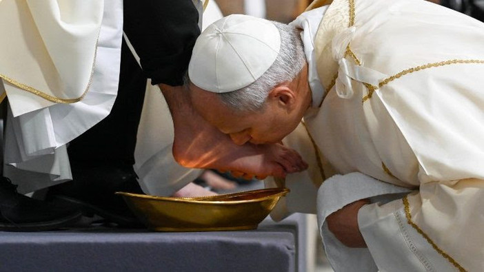 Messe in Coena Domini: le Pape invite à imiter le dévouement du Christ