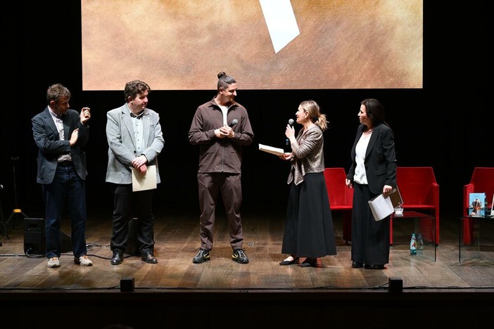 I premiati. Il secondo da sn: l'assessore Erik Lavevaz