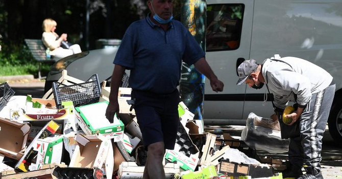 Istat: nel 2025 in povertà assoluta 5,4 milioni di persone. Coinvolto il 12,5% Istat: nel 2025 in povertà assoluta 5,4 milioni di persone. Coinvolto il 12,5%