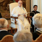 Leone XIV: «Mai delegare all’intelligenza artificiale la decisione di togliere una vita umana» Leone XIV: «Mai delegare all’intelligenza artificiale la decisione di togliere una vita umana»