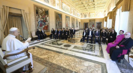 Leone XIV: «La famiglia è il luogo dove si coltiva la vita». La sfida alle dipendenze passa dalla comunità Leone XIV: «La famiglia è il luogo dove si coltiva la vita». La sfida alle dipendenze passa dalla comunità