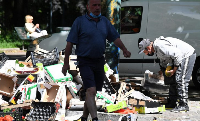 Istat: nel 2025 in povertà assoluta 5,4 milioni di persone. Coinvolto il 12,5% Istat: nel 2025 in povertà assoluta 5,4 milioni di persone. Coinvolto il 12,5%