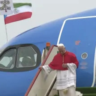 Leone XIV arrivato in Guinea Equatoriale, in volo il ricordo di Papa Francesco