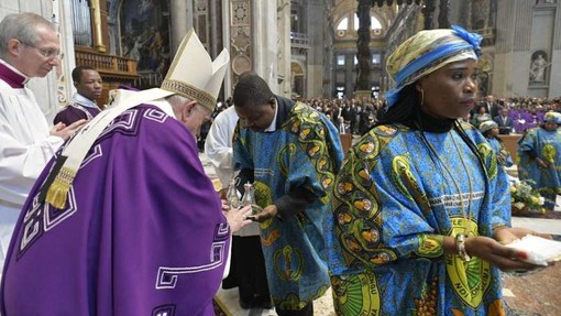 Papa Francesco celebra la messa con la comunità congolese a Roma nel 2019 Foto: Vatican Media