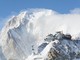 Francese sbaglia decollo con parapendio e precipita sul monte Bianco scivola per 200 metri