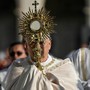 Corpus Domini, il Papa: nelle processioni “una coraggiosa testimonianza di fede”