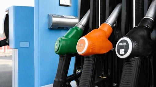 Carburanti, Commissione di allerta rapida: aumenti alla pompa più contenuti rispetto ai principali Paesi Ue Carburanti, Commissione di allerta rapida: aumenti alla pompa più contenuti rispetto ai principali Paesi Ue