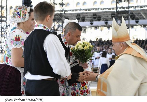 Papa in Ungheria: messa a Budapest, no a “porte chiuse verso chi è straniero, diverso, migrante, povero o non è in regola”