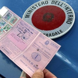 Patentati già a 17 anni (ma a una condizione) e rinnovo ogni 15: le nuove regole per chi guida