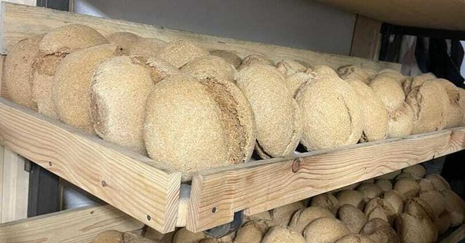 Giovani di Sarre rilanciano il pane nero solidale tra tradizione e solidarietà