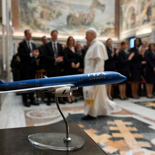 Il Papa: gli aerei siano vettori di pace, dal cielo non dovrebbe arrivare la morte