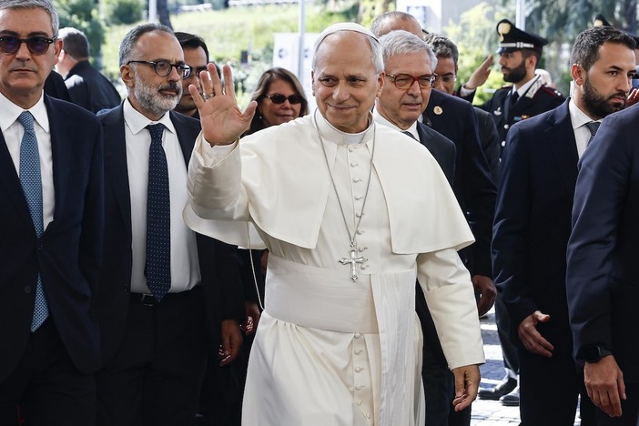 Papa Leone XIV operato al Gemelli: asportato il lobo inferiore del polmone destro, confermato l’adenocarcinoma Papa Leone XIV operato al Gemelli: asportato il lobo inferiore del polmone destro, confermato l’adenocarcinoma