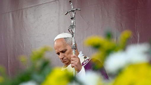 Il Papa al Verano: Dio ha aperto un passaggio di vita eterna nel tunnel della morte Il Papa al Verano: Dio ha aperto un passaggio di vita eterna nel tunnel della morte