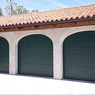 Porte sezionali per garage: isolamento e comfort contro il freddo