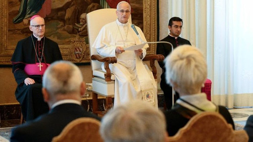 Leone XIV: «Mai delegare all’intelligenza artificiale la decisione di togliere una vita umana»