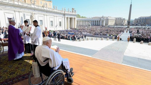 Il Papa a sorpresa in PIazza San Pietro