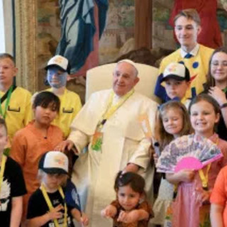 Papa Francesco e i bambini, una grande festa per chiedere la pace