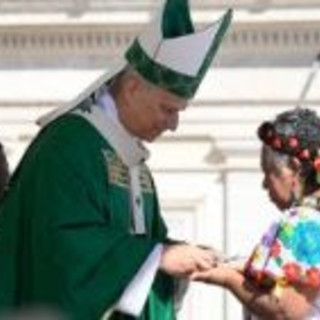 Il Papa: l'opulenza causa la miseria di interi popoli, sfruttati e piagati da guerre