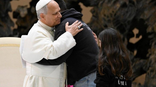 Il Papa a un giovane "inquieto": il tempo è un maestro e cura ogni ferita