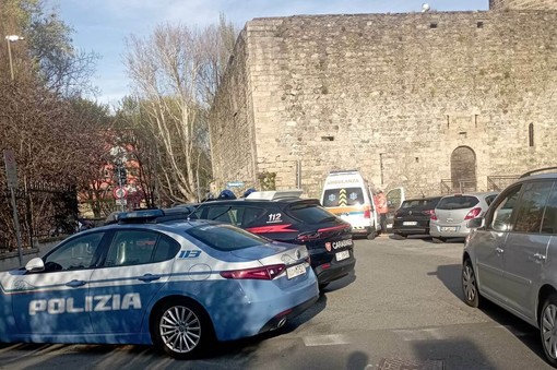 Aosta: Giardini pubblici ostaggio del degrado, rissa violenta e cittadini esasperati Aosta: Giardini pubblici ostaggio del degrado, rissa violenta e cittadini esasperati